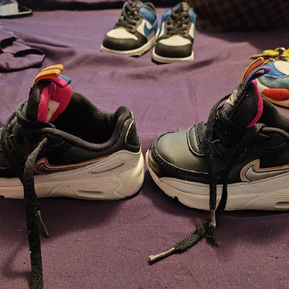 Boys Black, Rose Gold, and White Nike Air Max size 6C - Picture 4 of 5